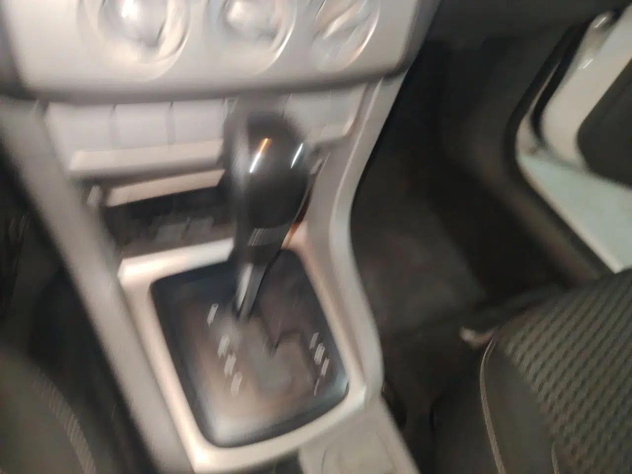Ford Focus 2013 Hatchback Classic 1.8L Automatic Base Model — миниатюра 14