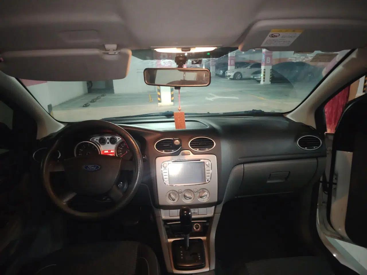Ford Focus 2013 Hatchback Classic 1.8L Automatic Base Model — миниатюра 18