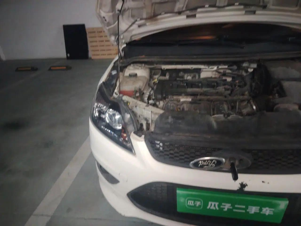Ford Focus 2013 Hatchback Classic 1.8L Automatic Base Model — миниатюра 7