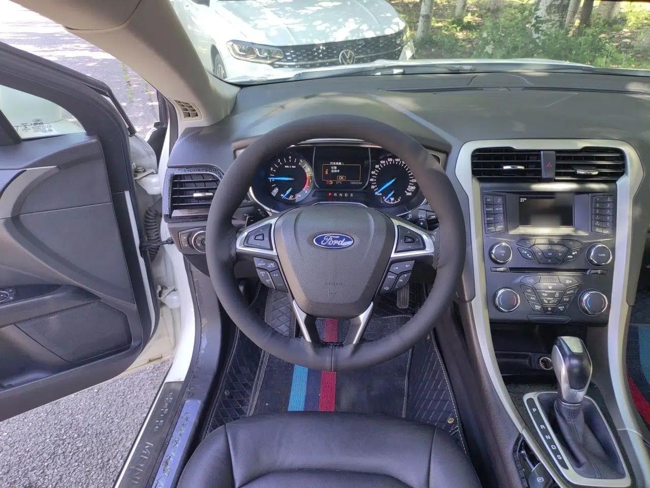Ford Mondeo 2013 2.0L GTDi 200 Fashion Edition — миниатюра 10