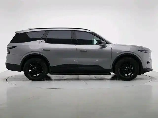 2023 Ford Edge L 2.0T EcoBoost E Hybrid 2WD 7-Seat Fashion Edition — миниатюра 4