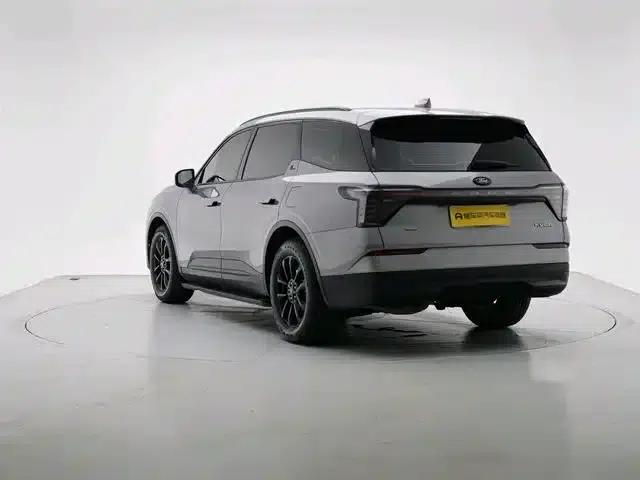 2023 Ford Edge L 2.0T EcoBoost E Hybrid 2WD 7-Seat Fashion Edition — миниатюра 6