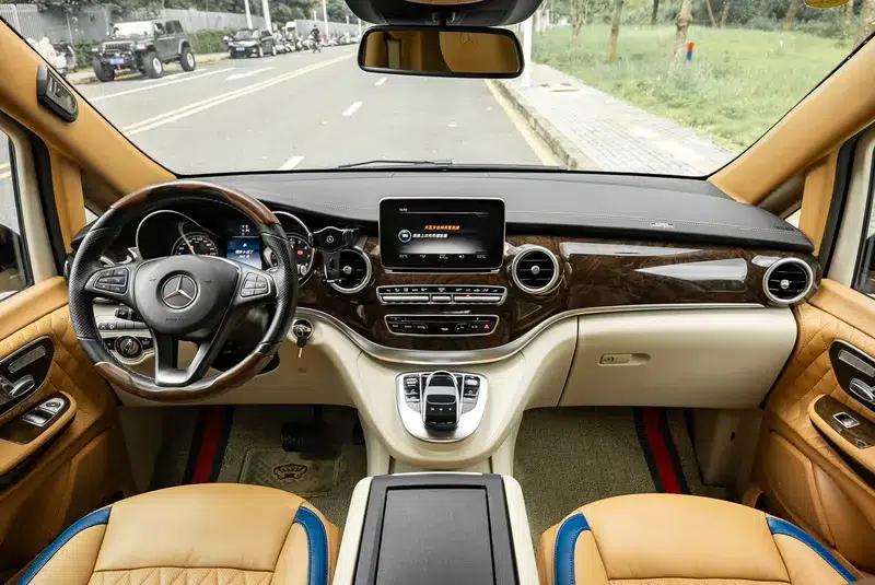 Mercedes-Benz V-Class 2017 V 260 L Premium Extended Edition — миниатюра 9