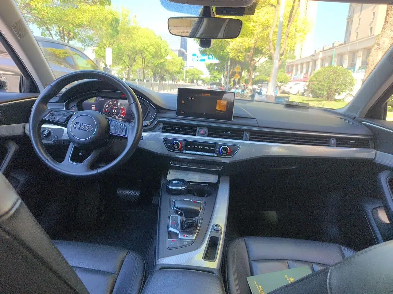Audi A4L 2018 30th Anniversary Edition 40 TFSI Fashion Model — миниатюра 9