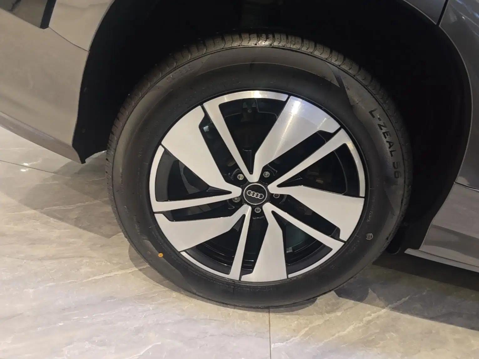 Audi Q6 2024 40 TFSI quattro Guanyun Edition Yulin Package 7 Seats — миниатюра 11