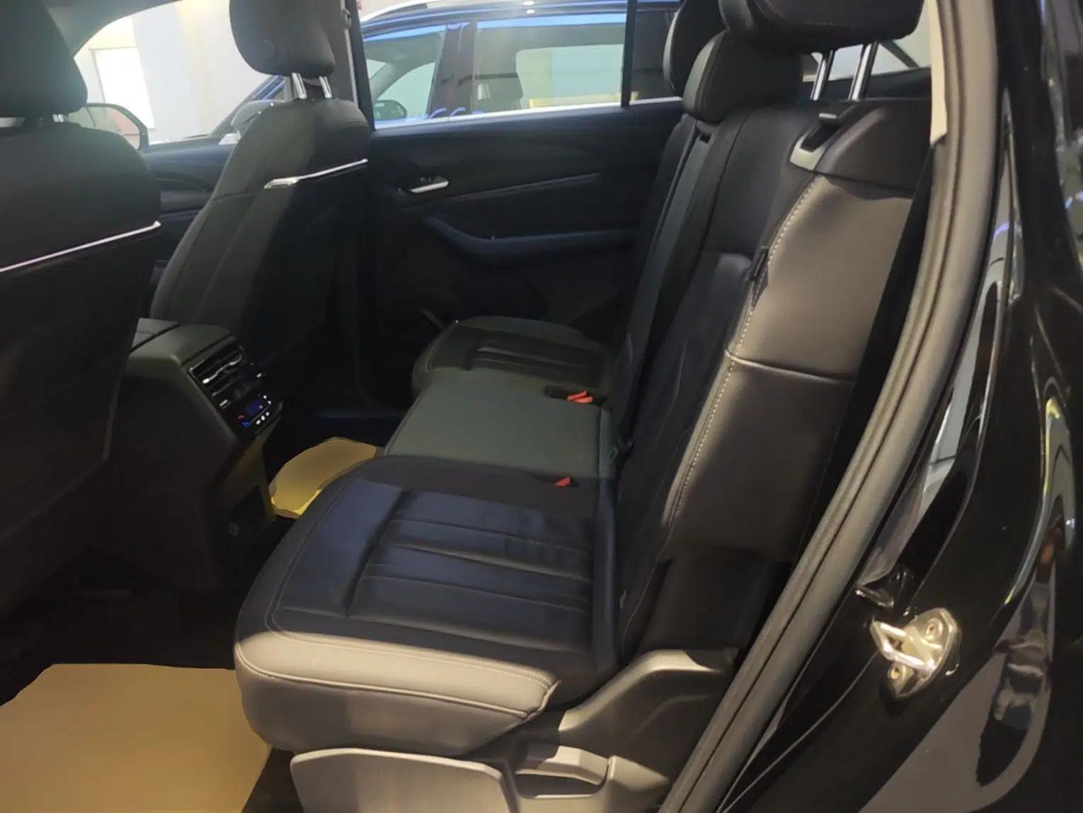 Audi Q6 2024 40 TFSI quattro Guanyun Edition Yulin Package 7 Seats — миниатюра 20