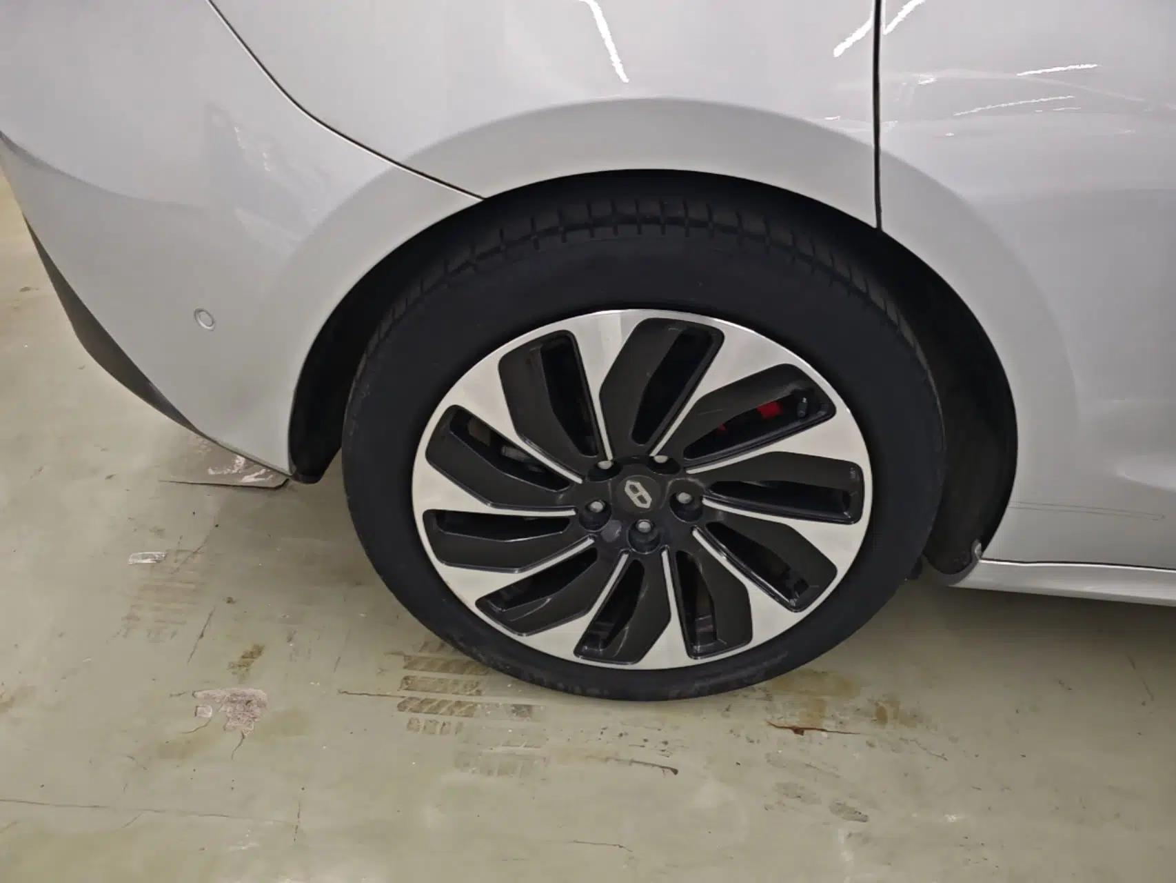 Hima AITO M5 2022 Range-Extended Rear-Drive Standard Version — миниатюра 11