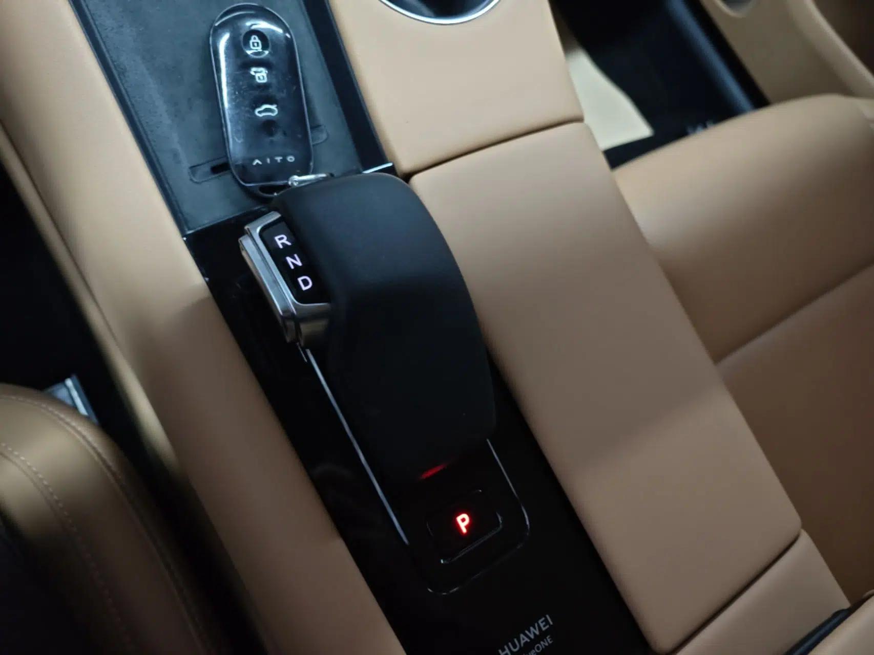 Hima AITO M5 2022 Range-Extended Rear-Drive Standard Version — миниатюра 16