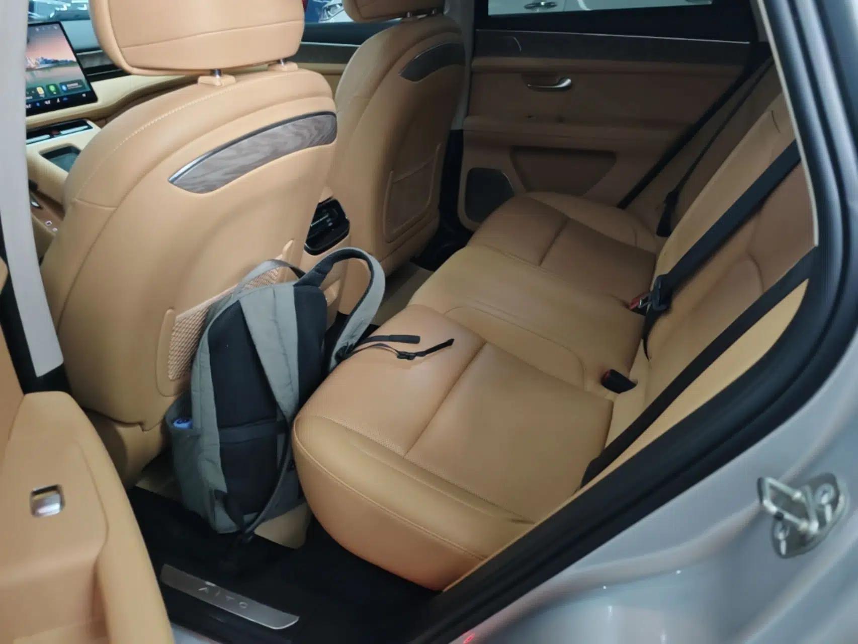 Hima AITO M5 2022 Range-Extended Rear-Drive Standard Version — миниатюра 20