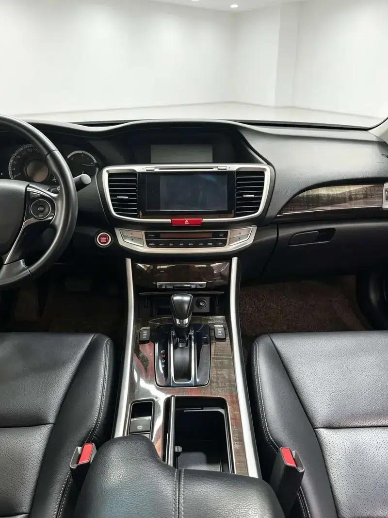 2014 Honda Accord 2.4L EXN Luxury Navigation Edition — миниатюра 11