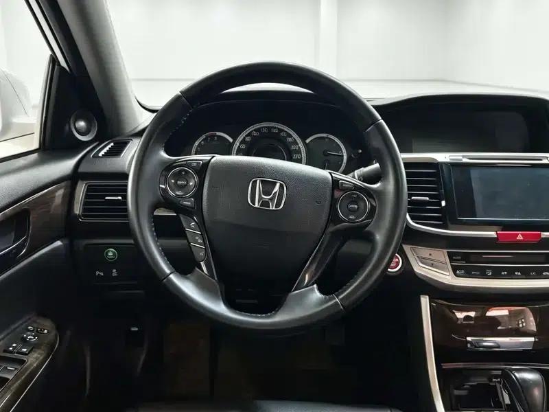 2014 Honda Accord 2.4L EXN Luxury Navigation Edition — миниатюра 12