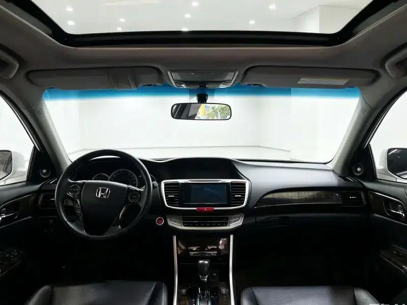 2014 Honda Accord 2.4L EXN Luxury Navigation Edition — миниатюра 13