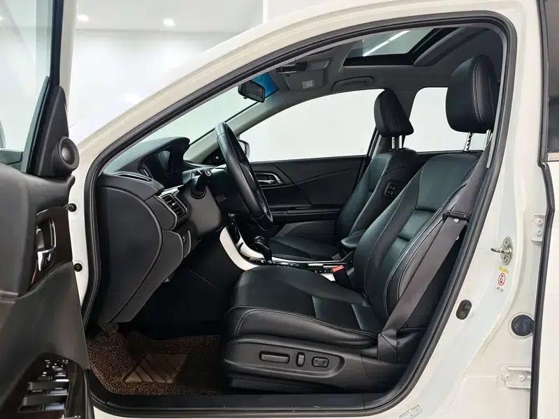 2014 Honda Accord 2.4L EXN Luxury Navigation Edition — миниатюра 14
