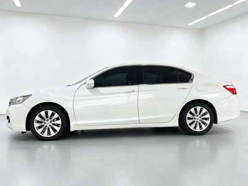 2014 Honda Accord 2.4L EXN Luxury Navigation Edition — миниатюра 4