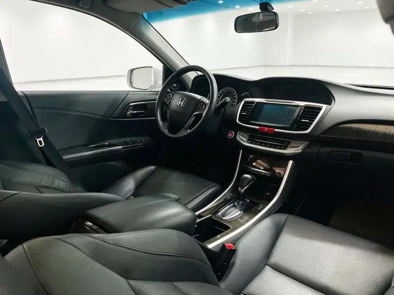2014 Honda Accord 2.4L EXN Luxury Navigation Edition — миниатюра 10