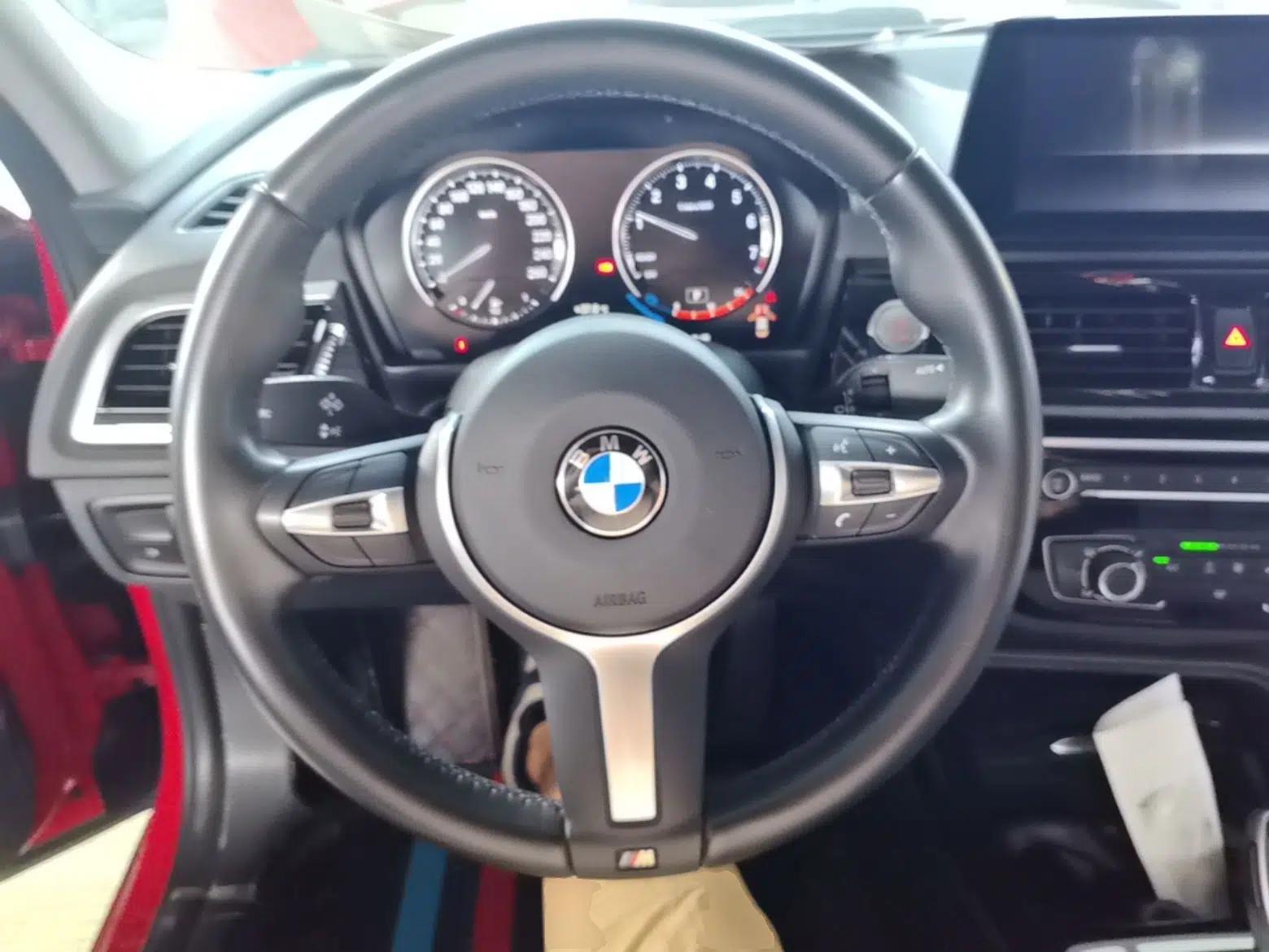 BMW 1 Series 2022 120i M Sport Night Edition — миниатюра 13