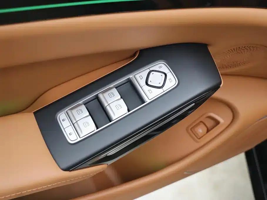 Hongqi H9 2025 Facelift 2.0T 2WD Flagship Luxury Business Edition 5-Seater — миниатюра 12
