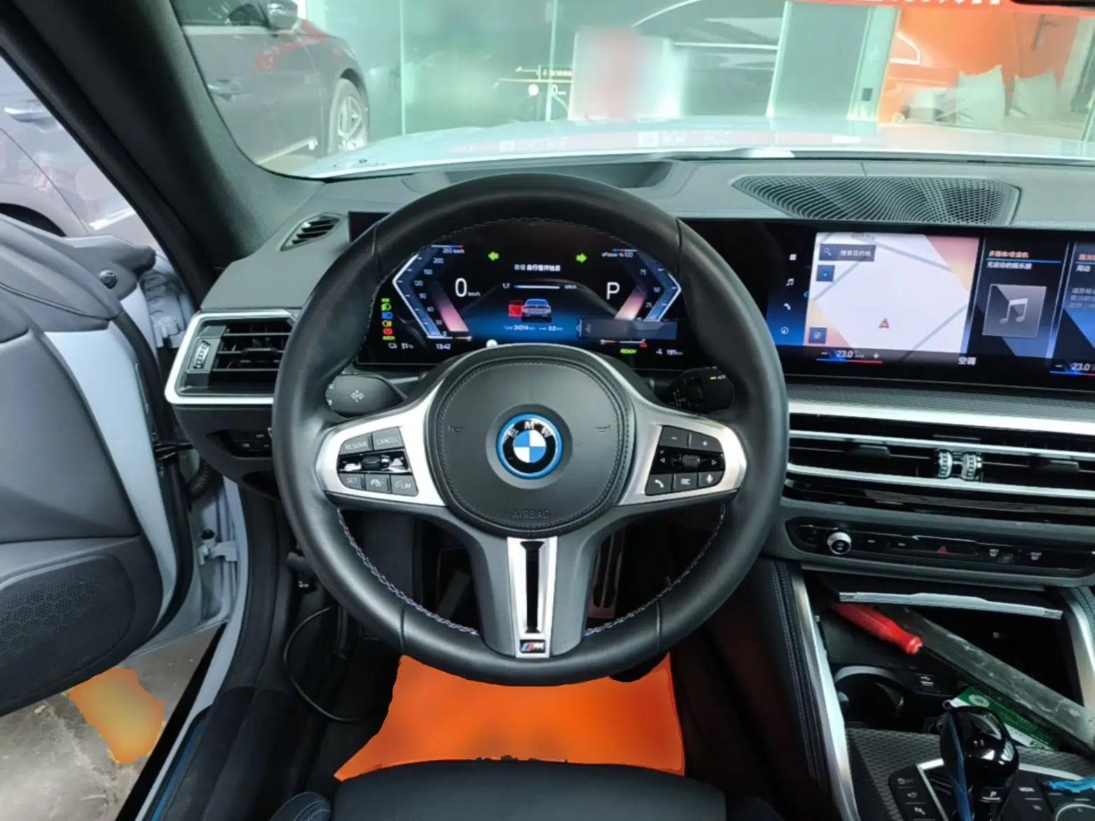 BMW i4 2022 M50 — миниатюра 13