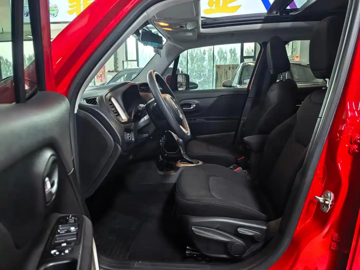 Jeep Renegade 2017 180T Automatic Performance Edition — миниатюра 4