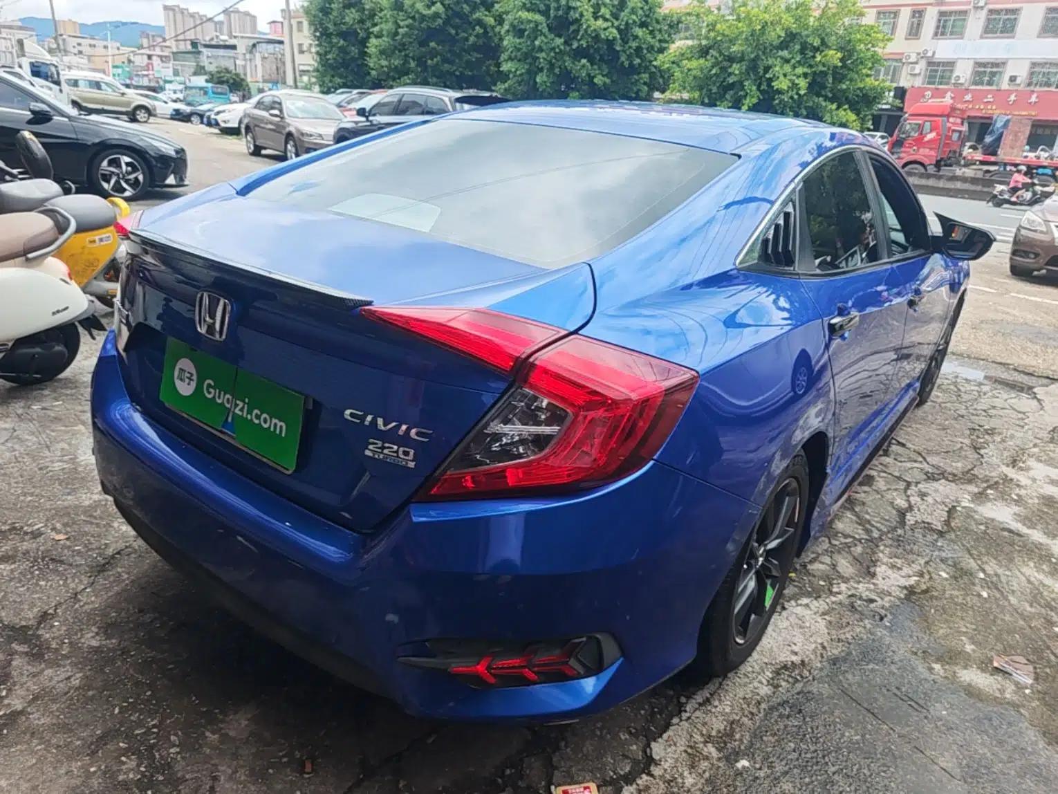 Honda Civic 2019 220TURBO CVT Dynamic Edition China V — миниатюра 6