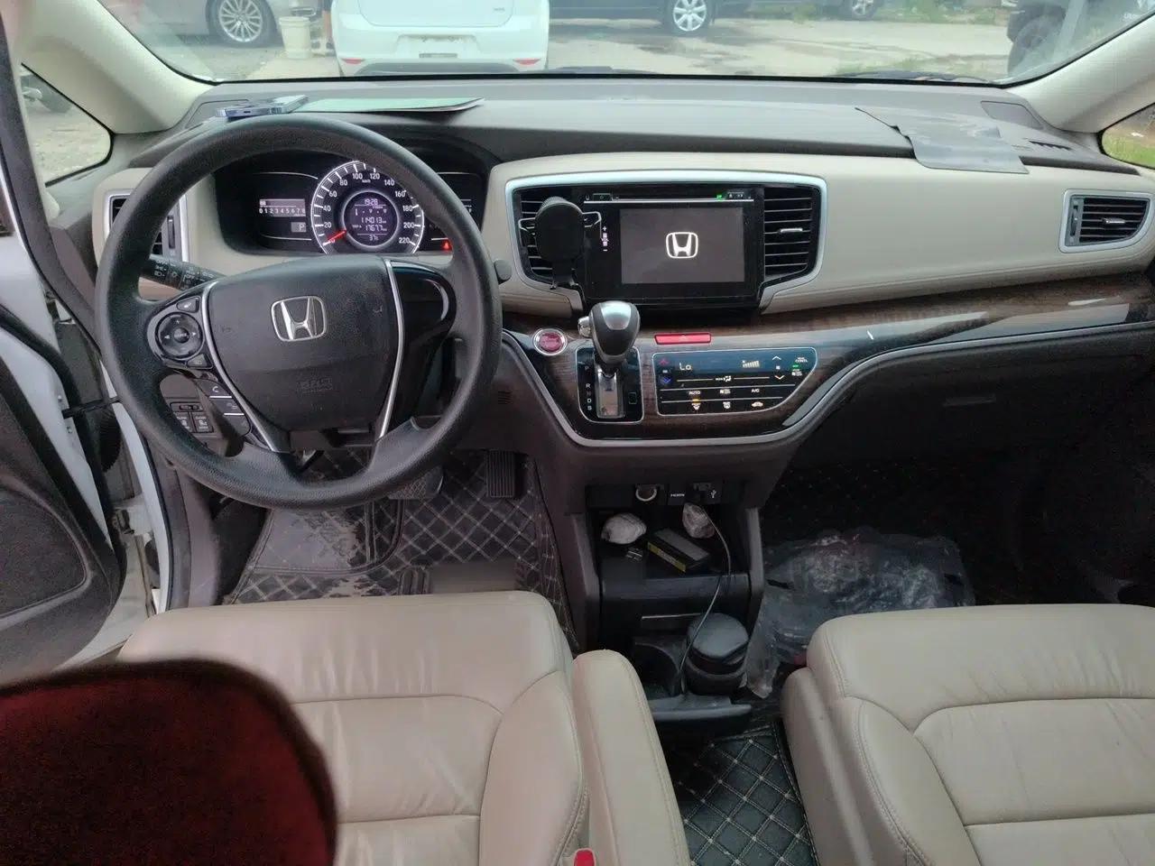 Honda Odyssey 2017 2.4L Luxury Edition — миниатюра 9