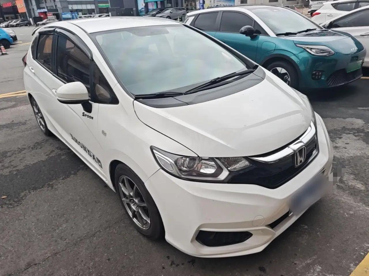 Honda Fit 2018 1.5L CVT Comfort Version — миниатюра 3
