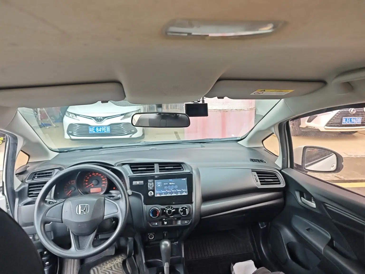 Honda Fit 2018 1.5L CVT Comfort Version — миниатюра 21