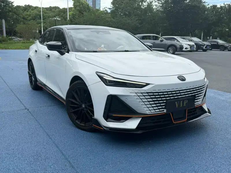 Changan UNI-V 2023 1.5T Sport Edition — миниатюра 3