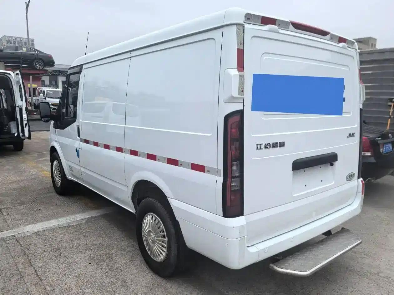 Jiangling Fushun 2023 2.0T Manual Short Wheelbase Low Roof Commercial Van with 2/3 Seats and Lift-Up Tailgate — миниатюра 3