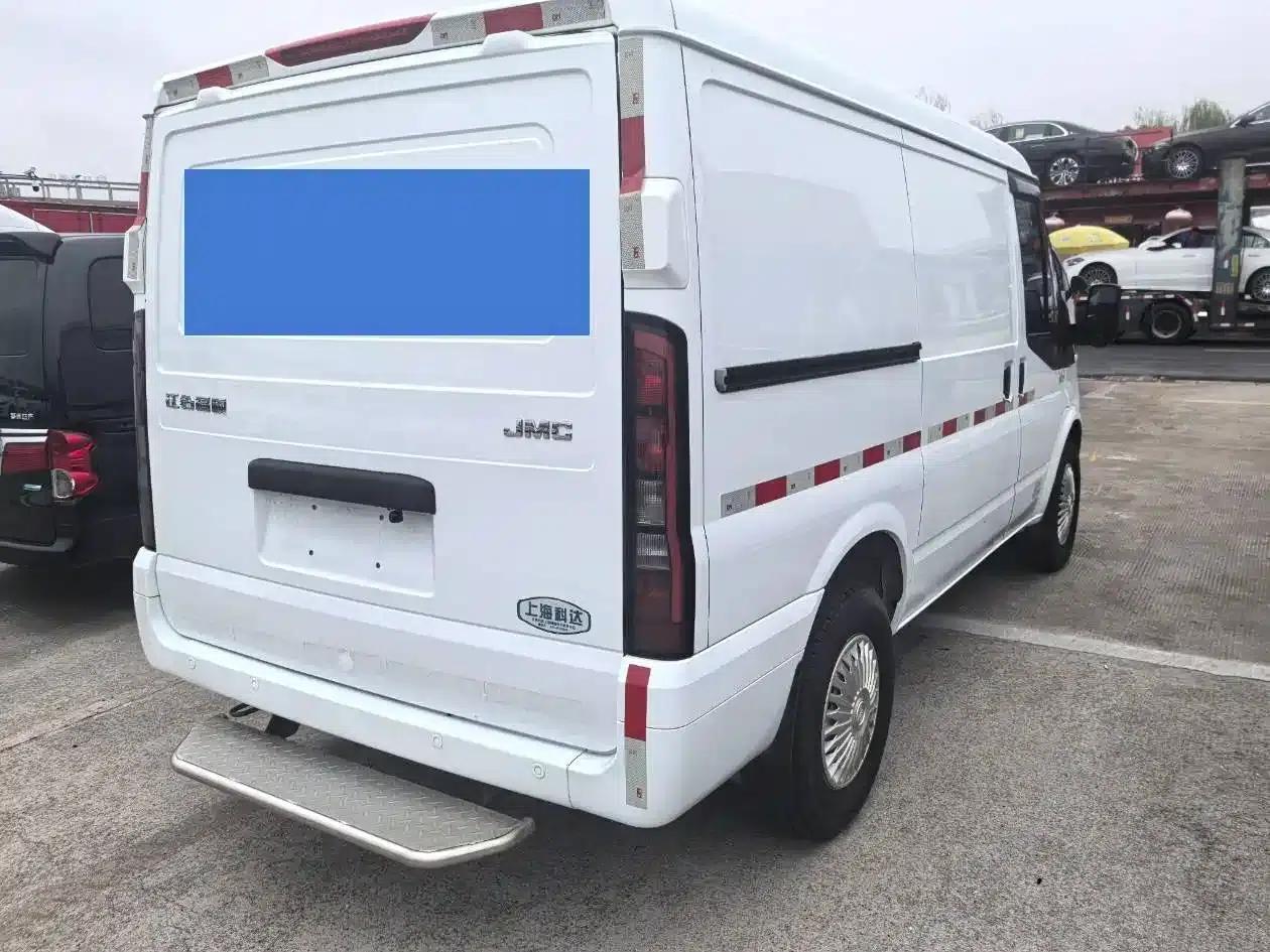 Jiangling Fushun 2023 2.0T Manual Short Wheelbase Low Roof Commercial Van with 2/3 Seats and Lift-Up Tailgate — миниатюра 4