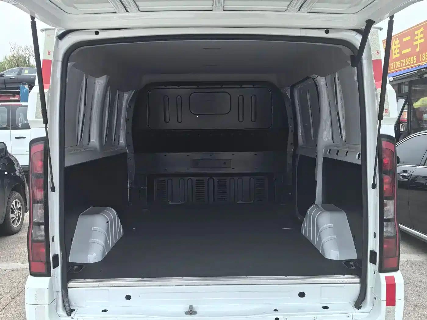 Jiangling Fushun 2023 2.0T Manual Short Wheelbase Low Roof Commercial Van with 2/3 Seats and Lift-Up Tailgate — миниатюра 5