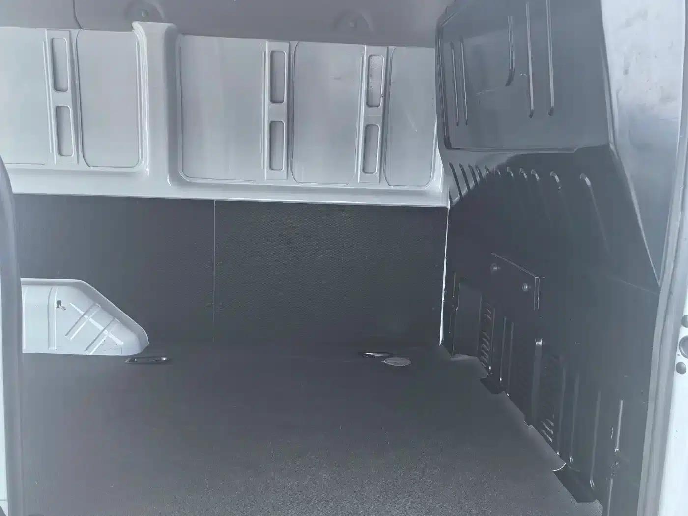 Jiangling Fushun 2023 2.0T Manual Short Wheelbase Low Roof Commercial Van with 2/3 Seats and Lift-Up Tailgate — миниатюра 6