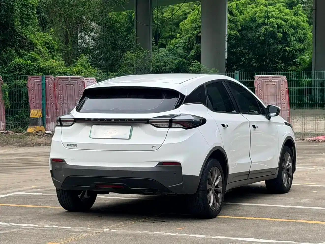Geely Geometry C 2021 Model 400 Striving Edition — миниатюра 10