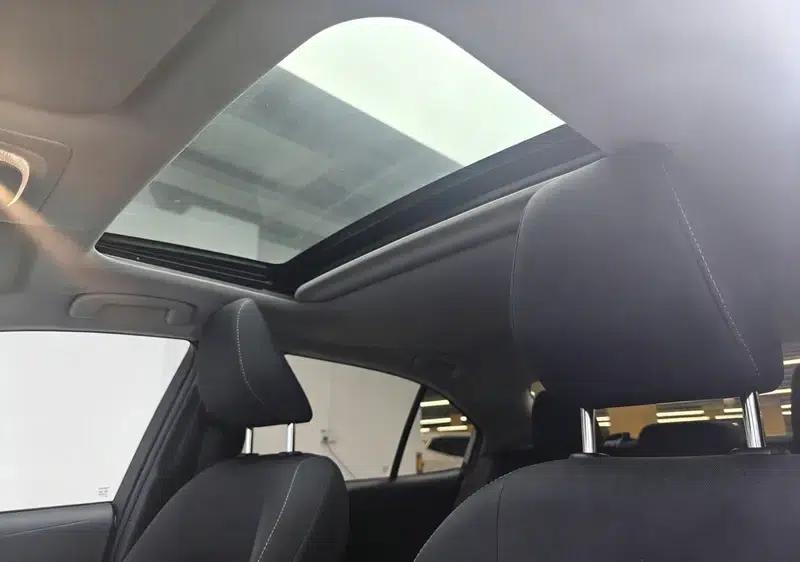 2023 Toyota Corolla Intelligent Hybrid 1.8L E-CVT Elite Edition — миниатюра 19