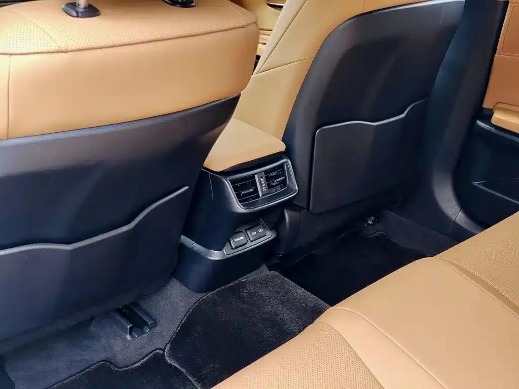 Lexus ES 2024 200 Premium Edition — миниатюра 9
