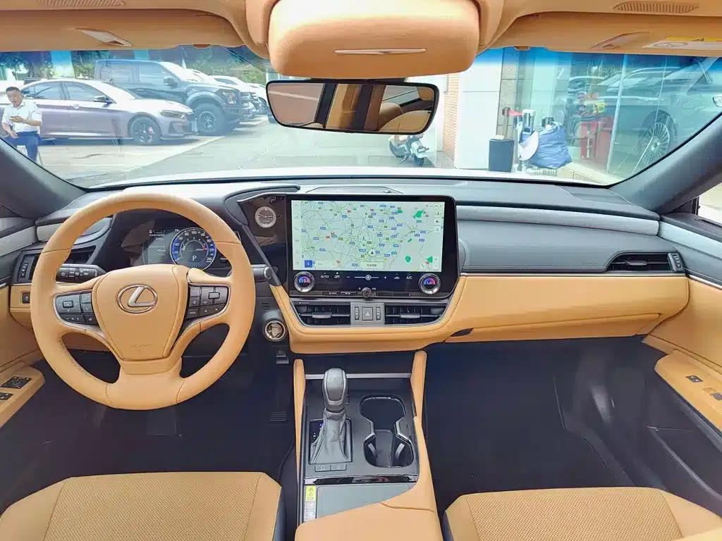 Lexus ES 2024 200 Premium Edition — миниатюра 10
