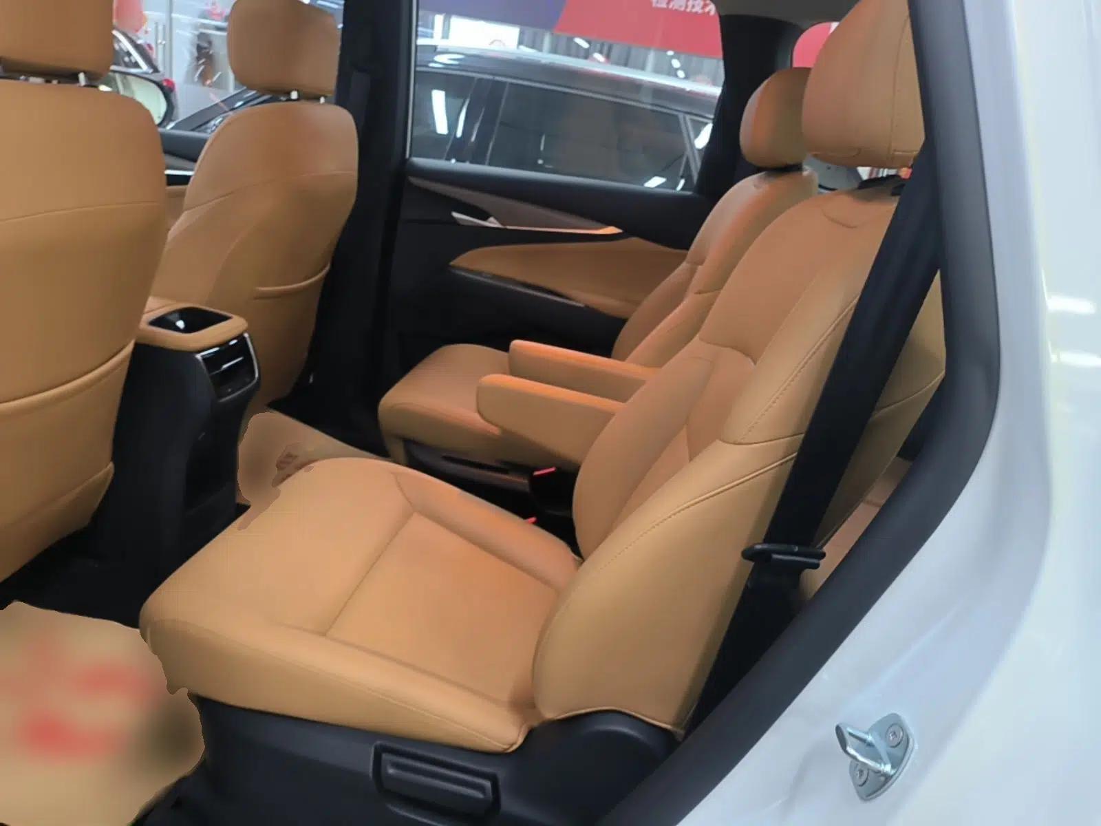 SAIC MAXUS G50 PHEV 2025 Leading Edition — миниатюра 25