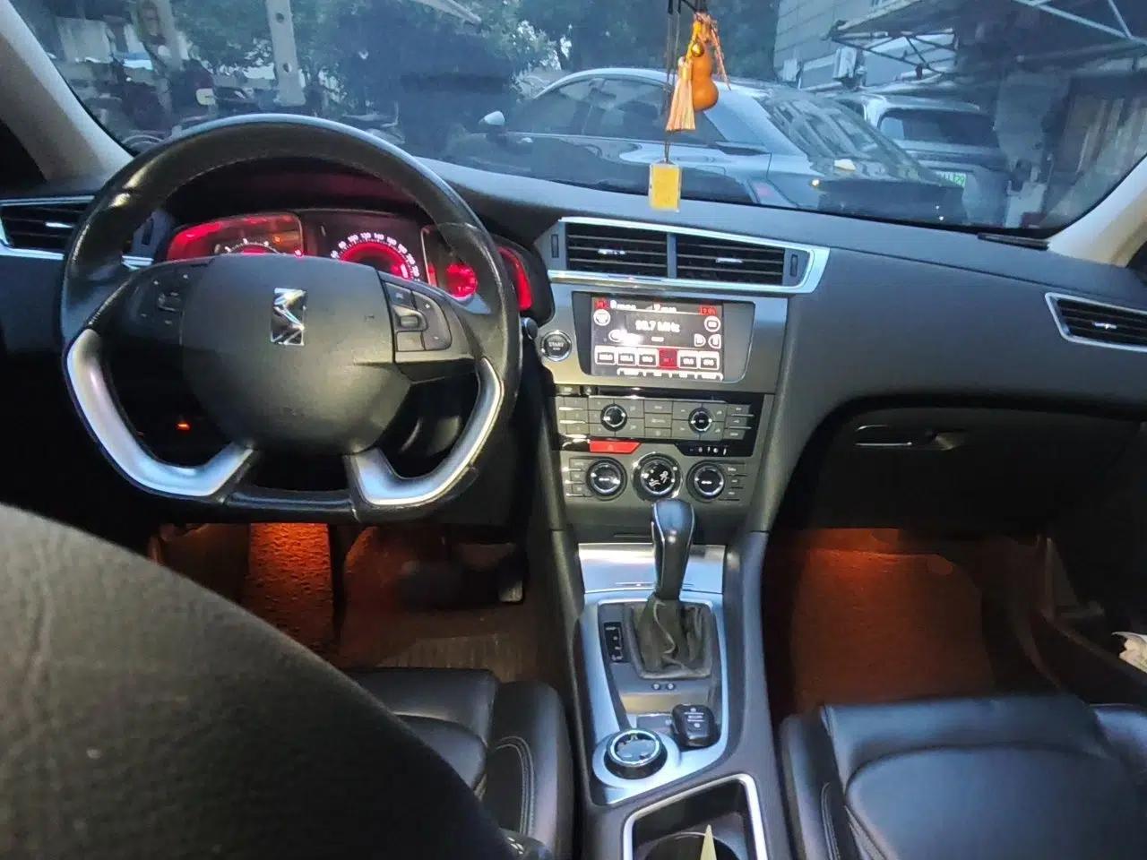 DS 6 2014 1.6T Luxury Edition THP160 — миниатюра 9