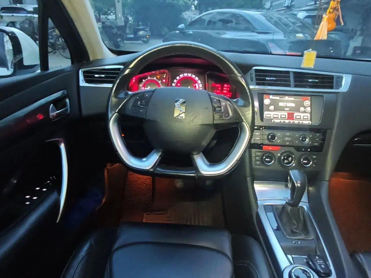 DS 6 2014 1.6T Luxury Edition THP160 — миниатюра 10