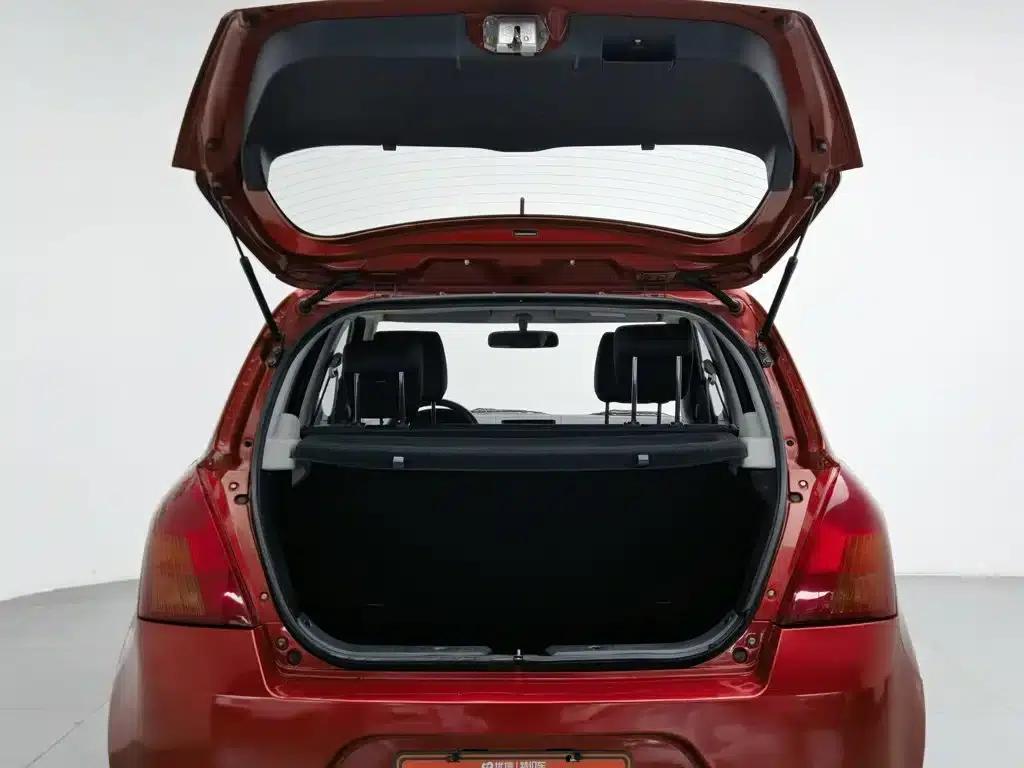2014 Swift 1.3L Manual Standard Edition — миниатюра 16