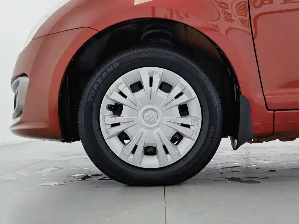 2014 Swift 1.3L Manual Standard Edition — миниатюра 17