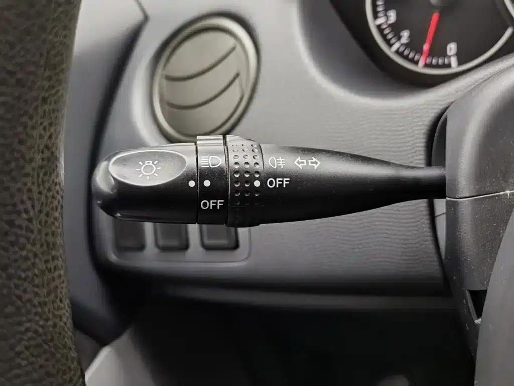 2014 Swift 1.3L Manual Standard Edition — миниатюра 21