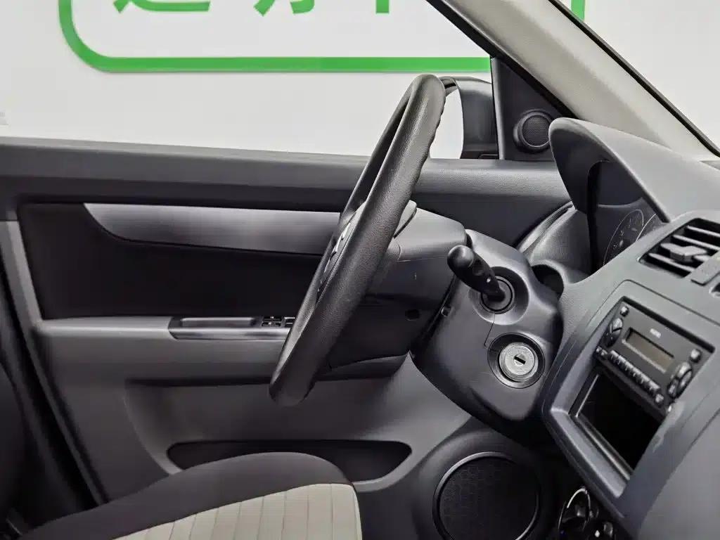 2014 Swift 1.3L Manual Standard Edition — миниатюра 22