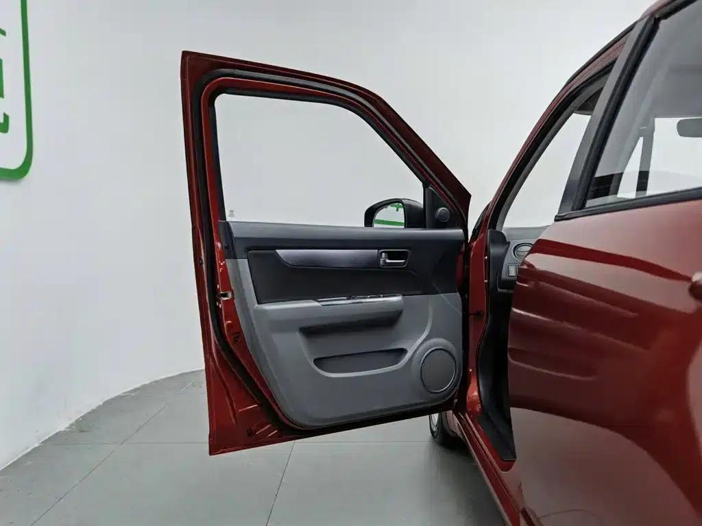 2014 Swift 1.3L Manual Standard Edition — миниатюра 8
