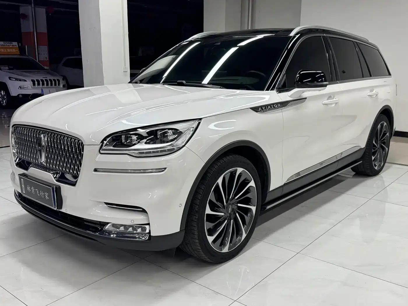 2022 Aviator 3.0T V6 AWD Executive Edition — миниатюра 1