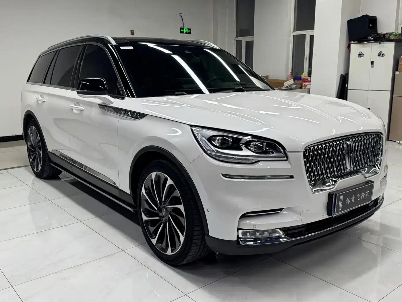 2022 Aviator 3.0T V6 AWD Executive Edition — миниатюра 3