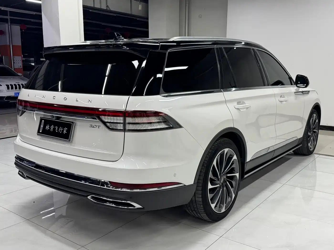 2022 Aviator 3.0T V6 AWD Executive Edition — миниатюра 4