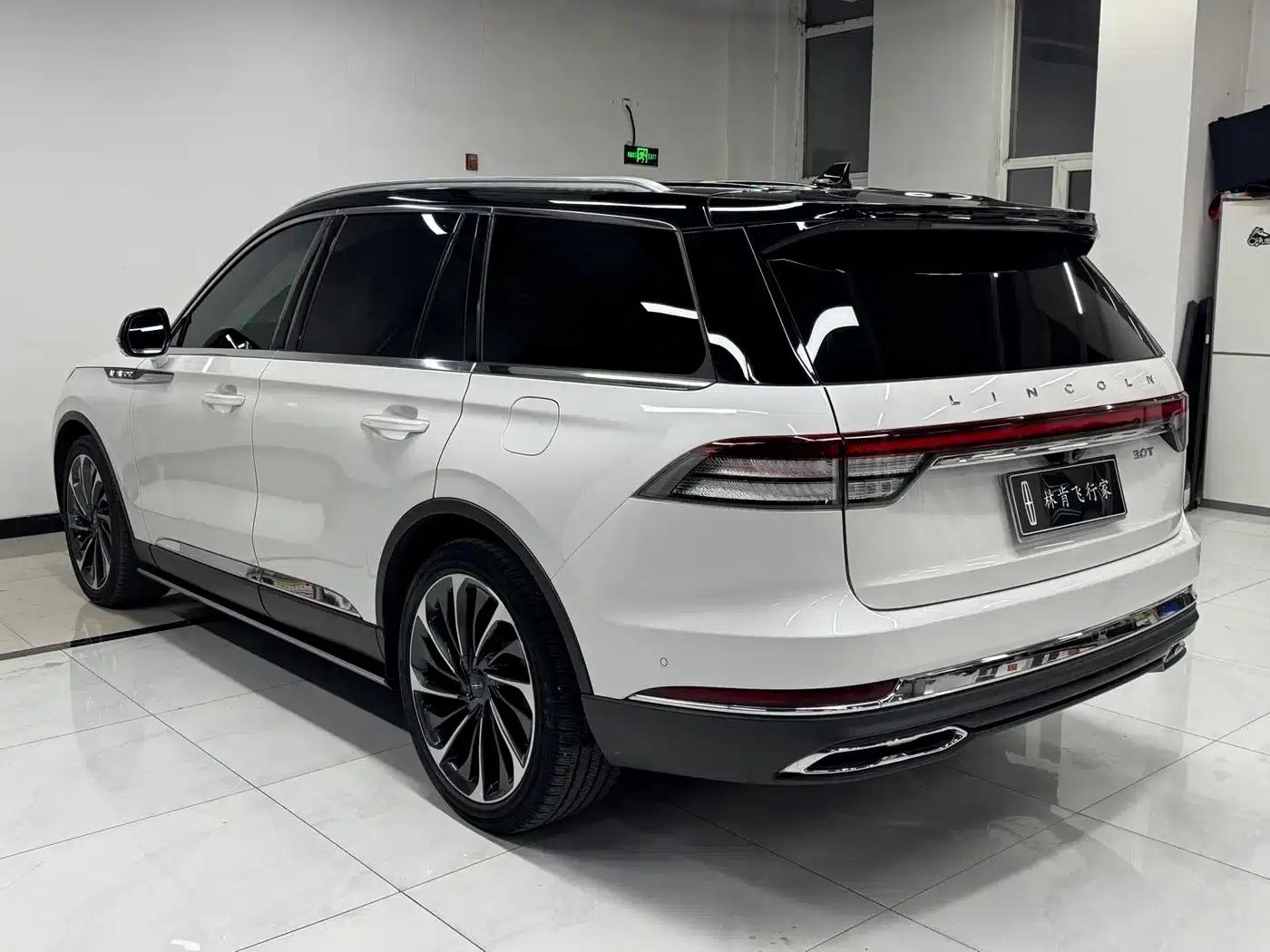 2022 Aviator 3.0T V6 AWD Executive Edition — миниатюра 6