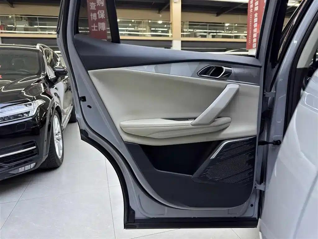 Lynk & Co 06 EM-P 2023 1.5T Remix PHEV Pro — миниатюра 13