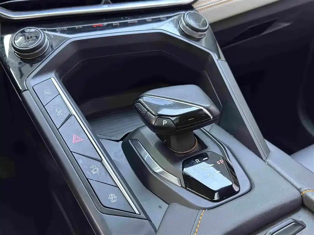 Lynk & Co 06 EM-P 2023 1.5T Remix PHEV Pro — миниатюра 15